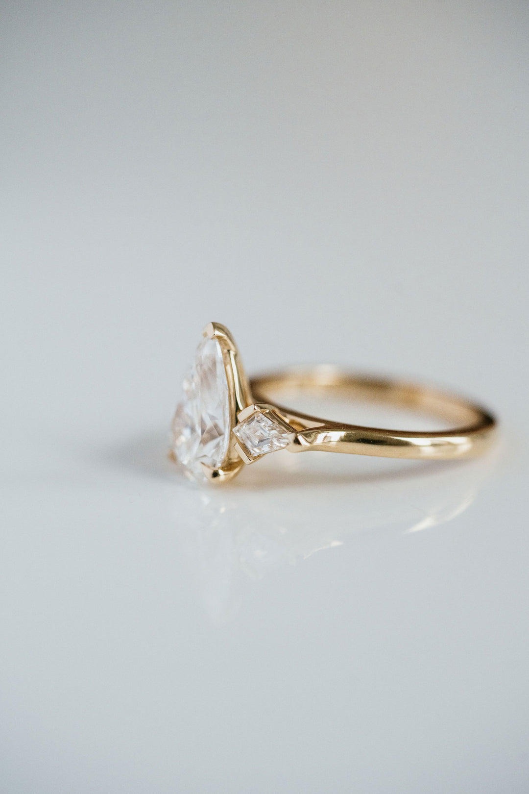 Pear Shape Diamond With Kite Accents