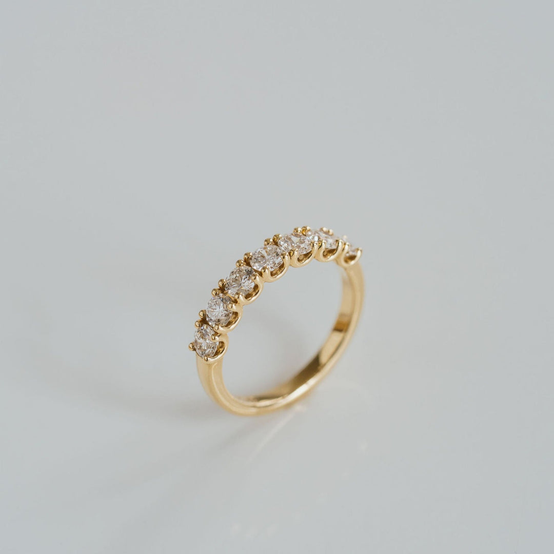 Round Brilliant Diamond Dahlia Band