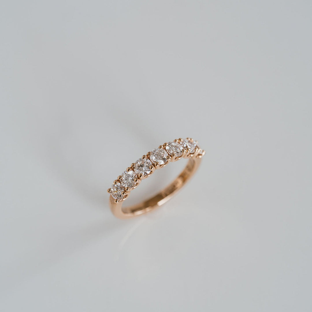Round Brilliant Diamond Dahlia Band