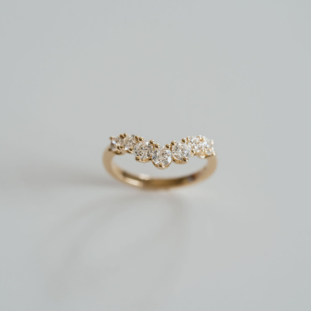 Round Brilliant Diamond Dahlia Crown Band