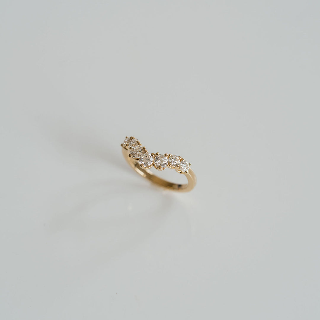 Round Brilliant Diamond Dahlia Crown Band