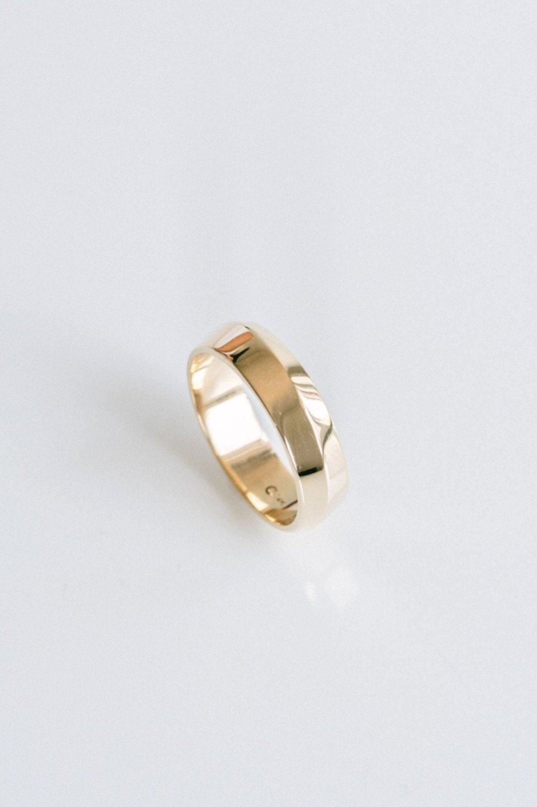 Round Polished Wave Mens Band