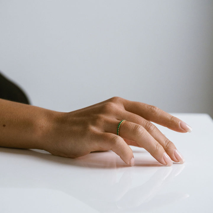 Round Emerald Dahlia Band