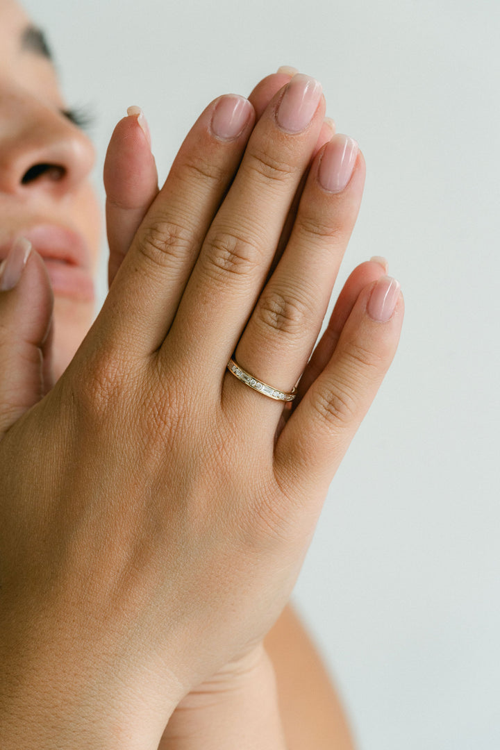 Round Brilliant and Baguette Cut Diamond Alternating Channel Set Band