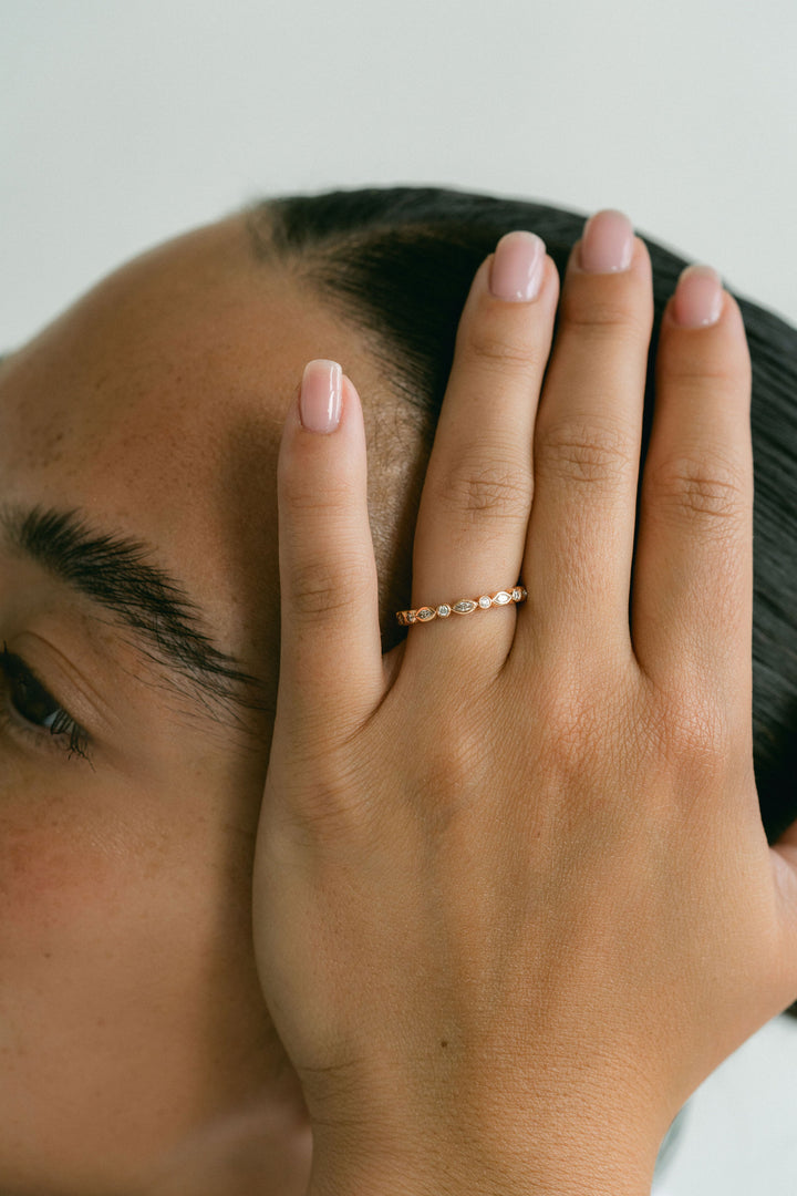 Round Brilliant and Marquise Cut Diamond Alternating Bezel Band