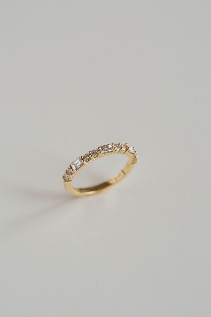 Baguette and Round Brilliant Diamond Alternating Band