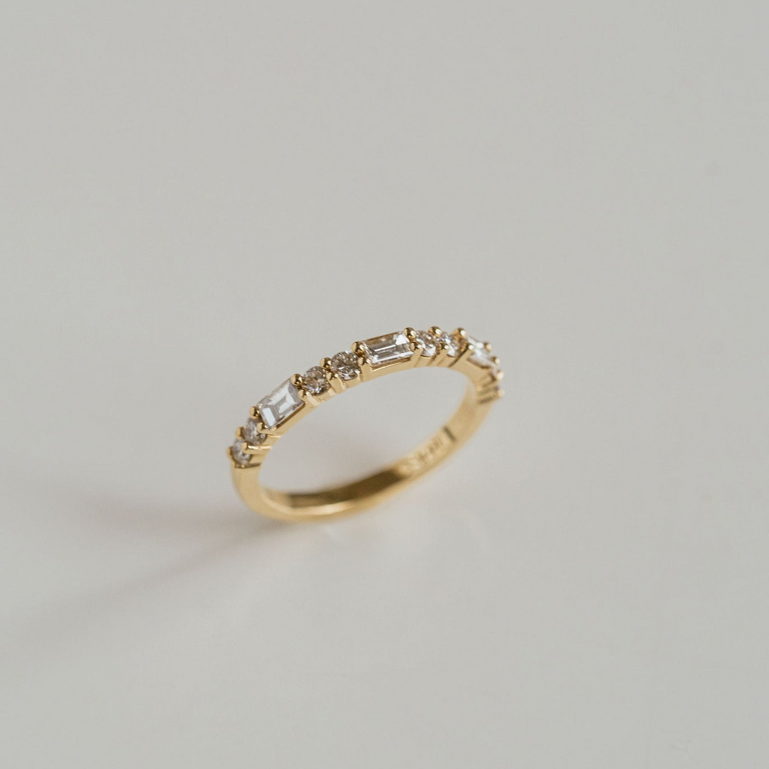 Baguette and Round Brilliant Diamond Alternating Band