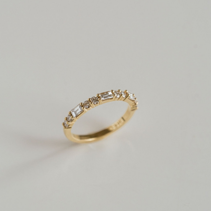 Baguette and Round Brilliant Diamond Alternating Band