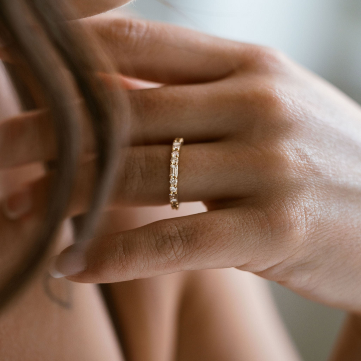 Baguette and Round Brilliant Diamond Alternating Band