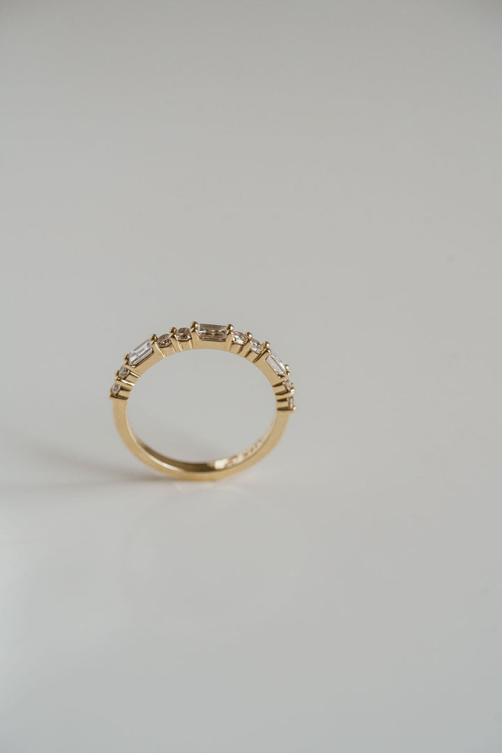 Baguette and Round Brilliant Diamond Alternating Band