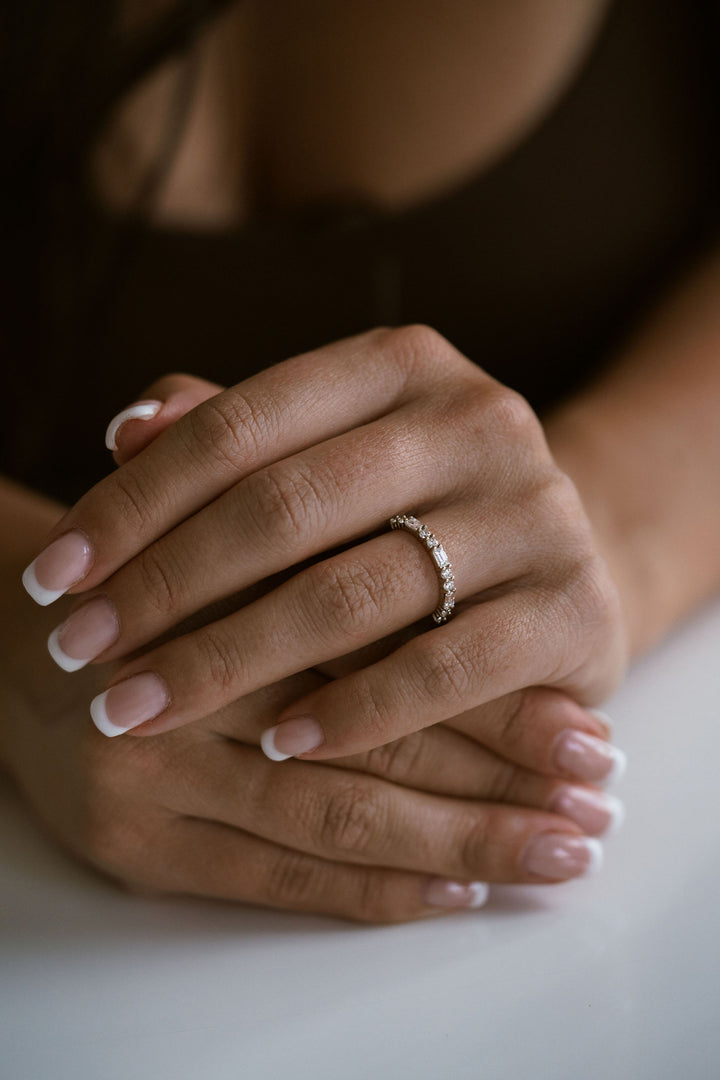 Baguette and Round Brilliant Diamond Alternating Band