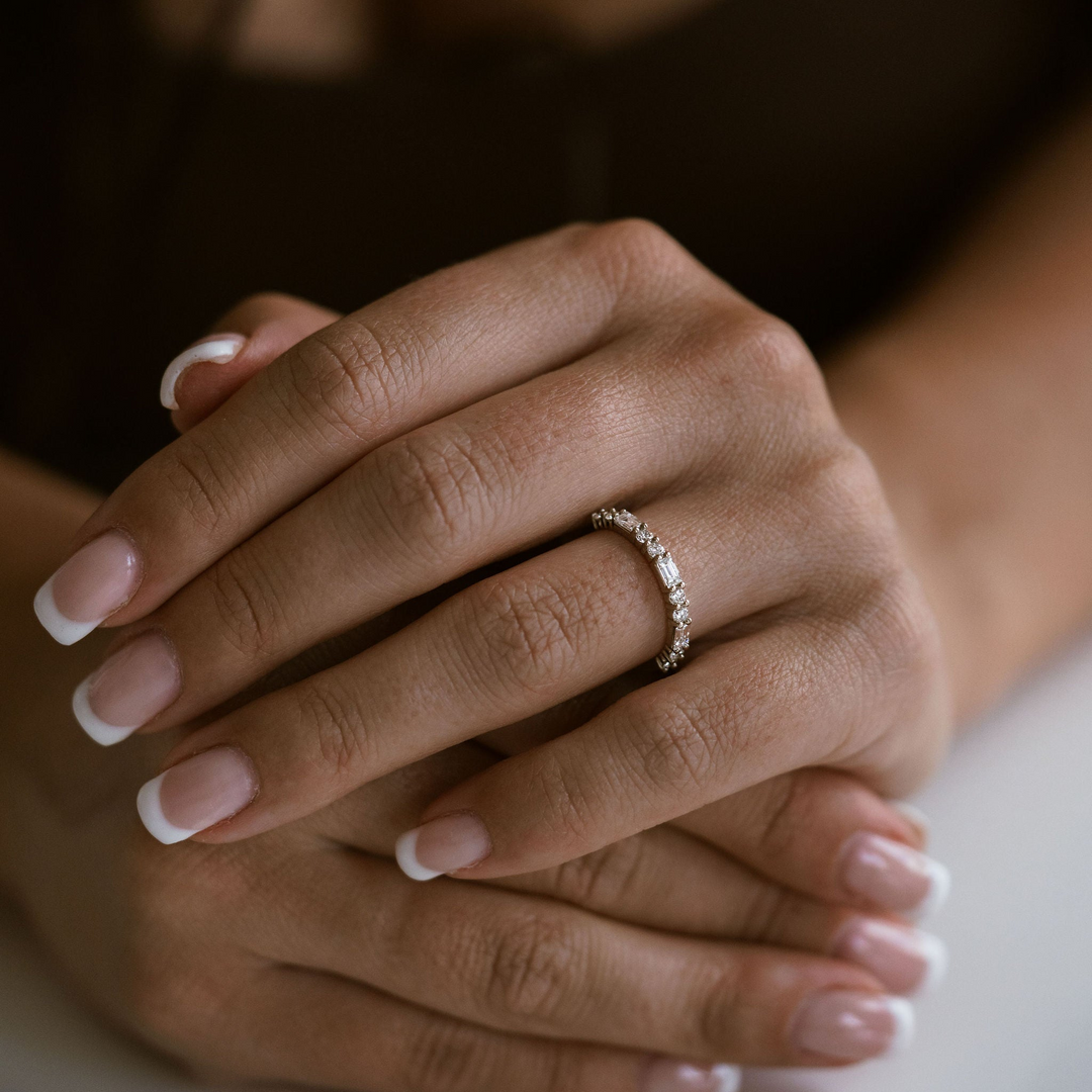 Baguette and Round Brilliant Diamond Alternating Band