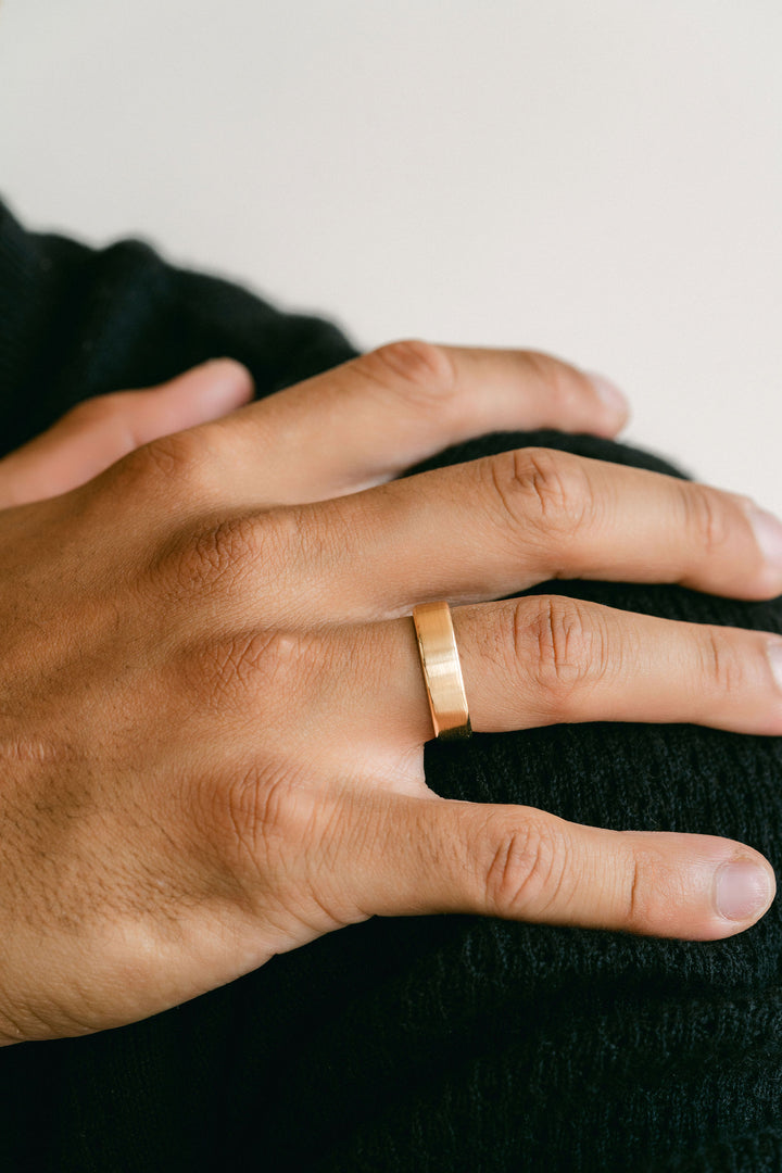 Flat Brushed Mens Band With Round Edge