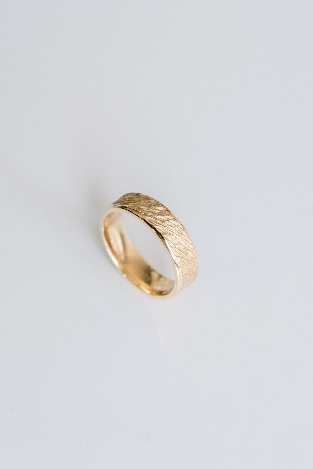 Flat Wood Grain Mens Band With Round Edge
