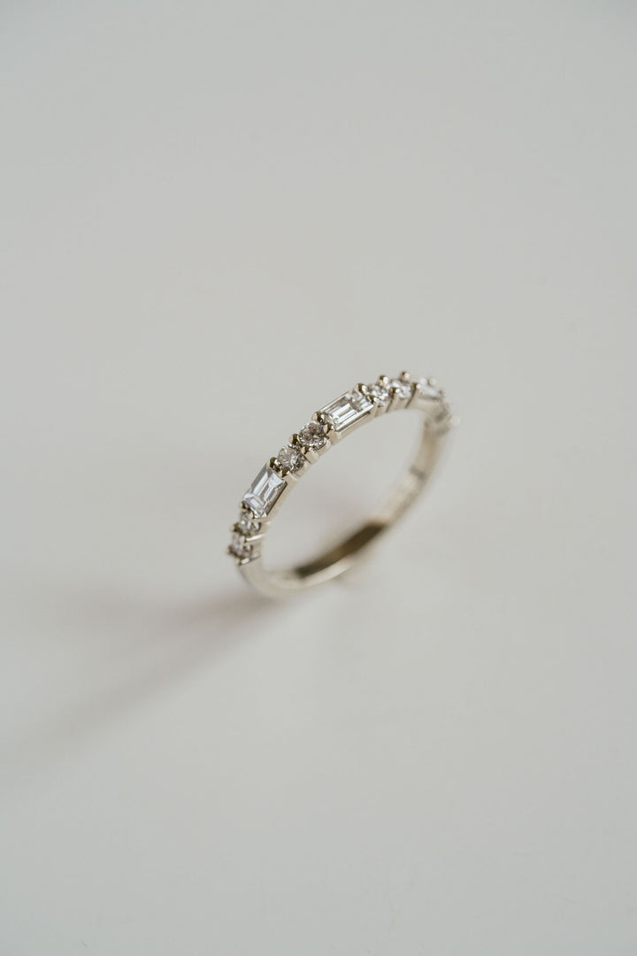 Baguette and Round Brilliant Diamond Alternating Band