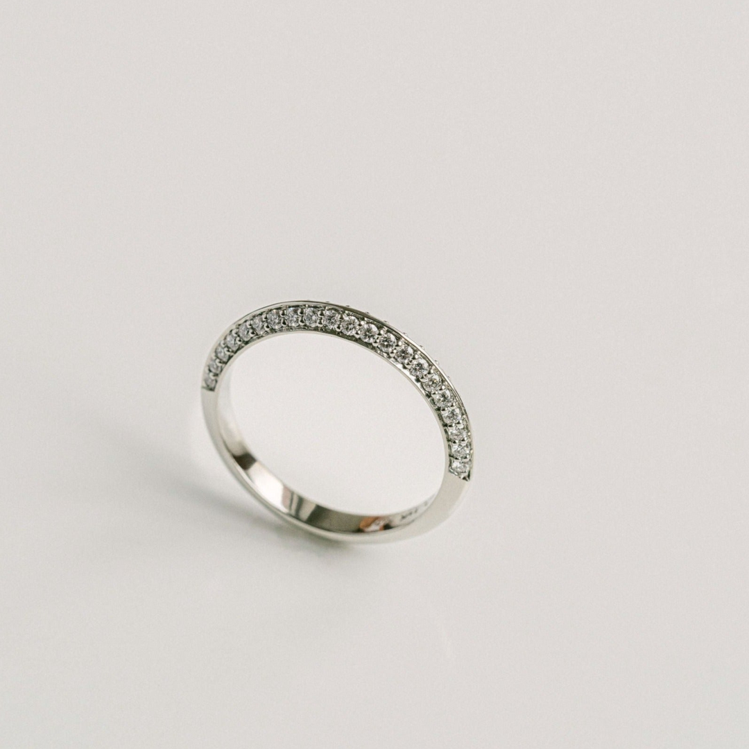 Diamond Pavé Knife-Edge Band