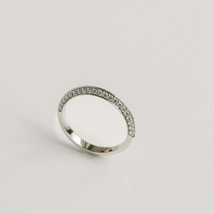 Diamond Pavé Knife-Edge Band