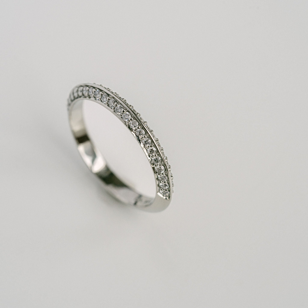 Diamond Pavé Knife-Edge Band