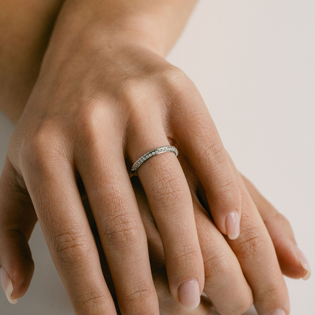 Diamond Pavé Knife-Edge Band