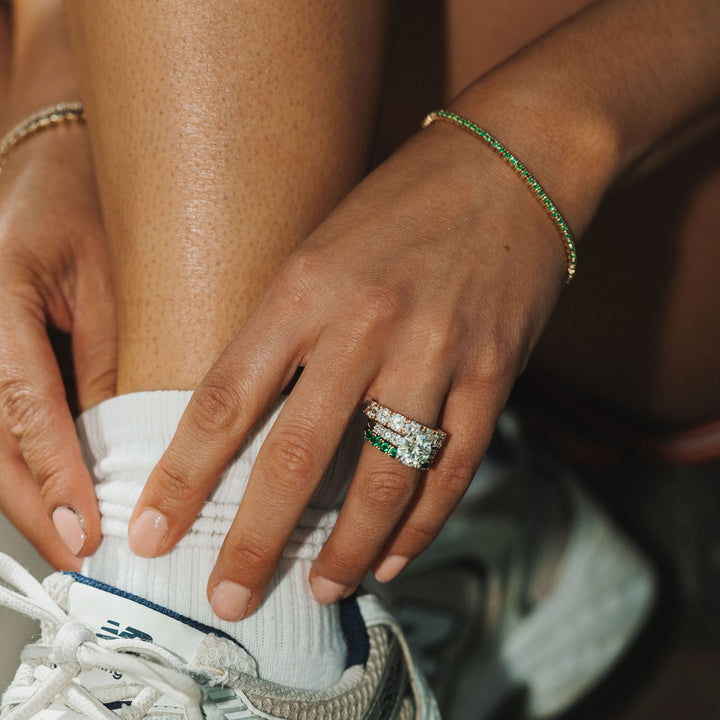 Round Emerald Dahlia Band