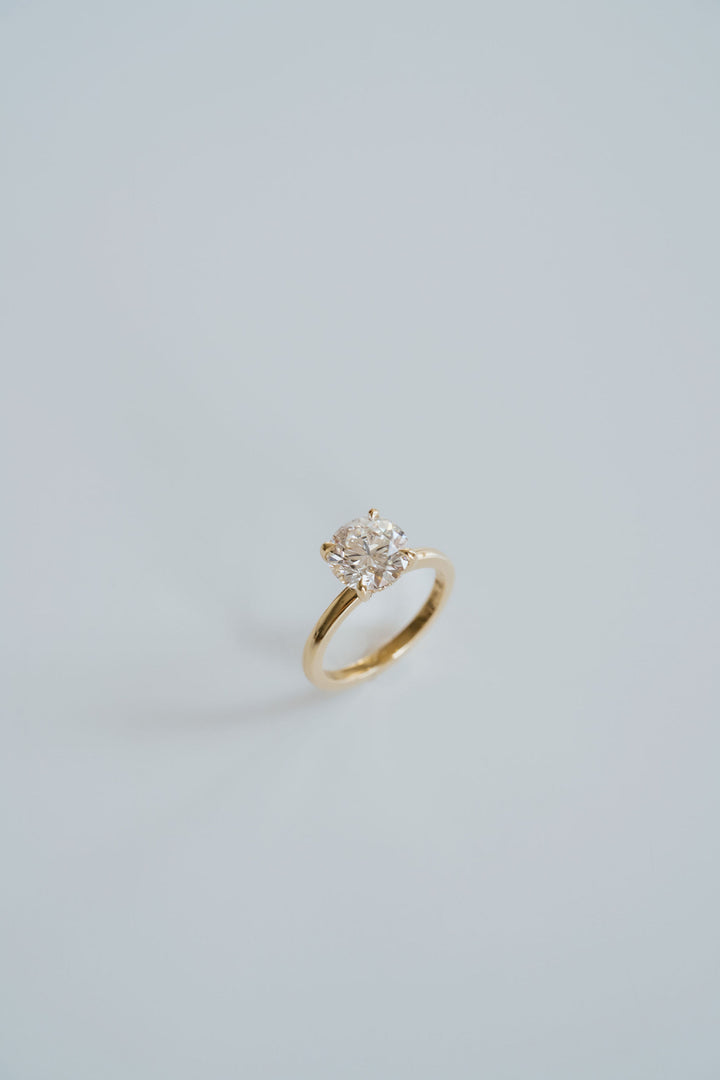 Round Brilliant Diamond Cavalier Solitaire With Collar