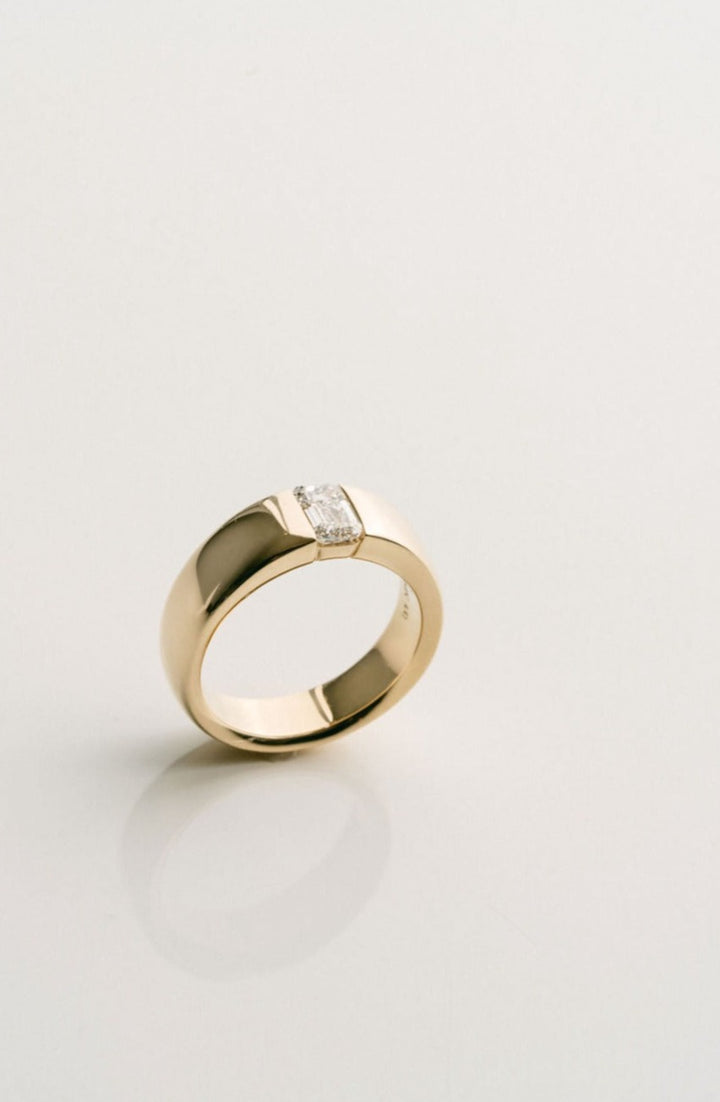 Round Polished Mens Tandem Band With Emerald Cut Diamond 14k Yellow Gold