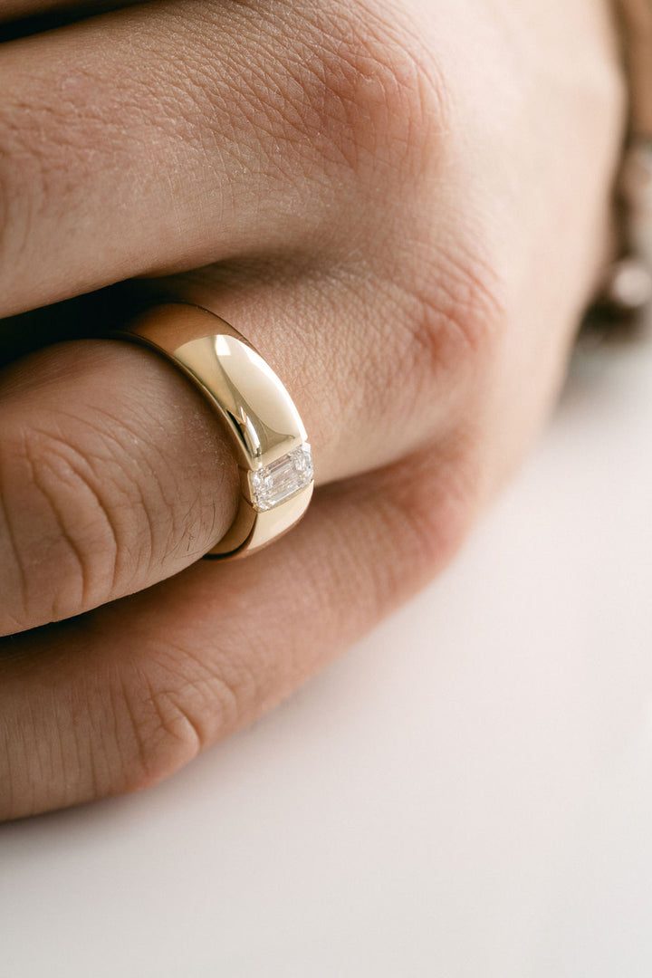 Round Polished Mens Tandem Band With Emerald Cut Diamond 14k Yellow Gold