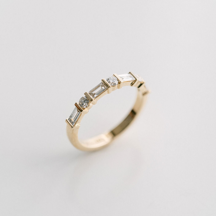 Baguette Cut & Round Brilliant Diamond Alternating Bar Band