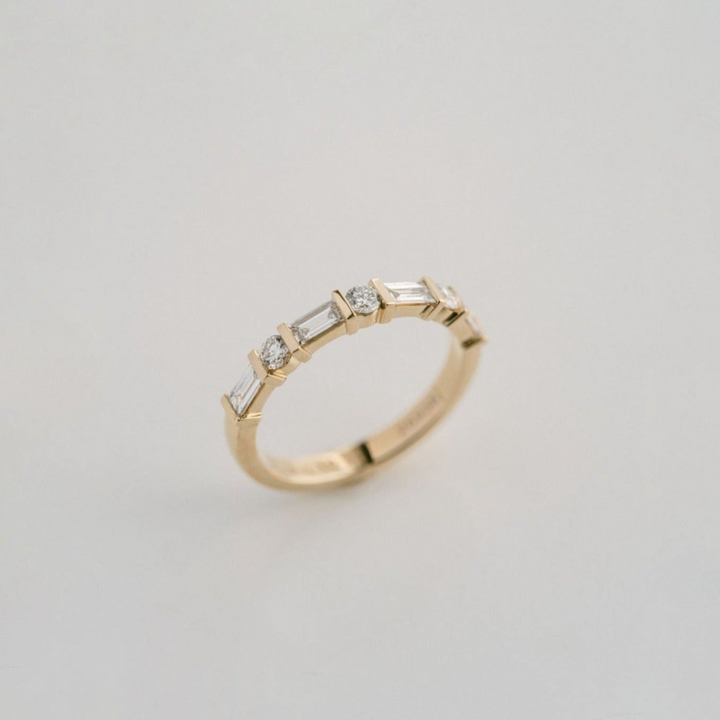 Baguette Cut & Round Brilliant Diamond Alternating Bar Band