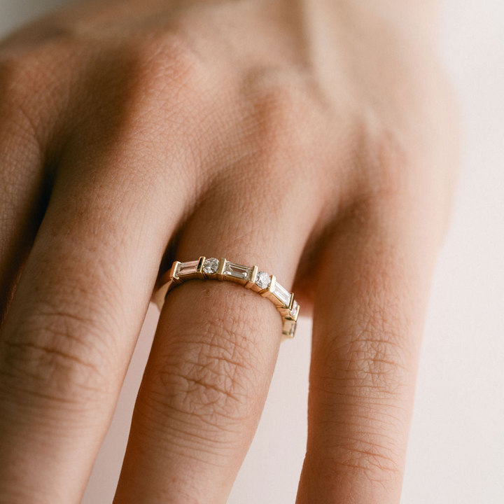 Baguette Cut & Round Brilliant Diamond Alternating Bar Band