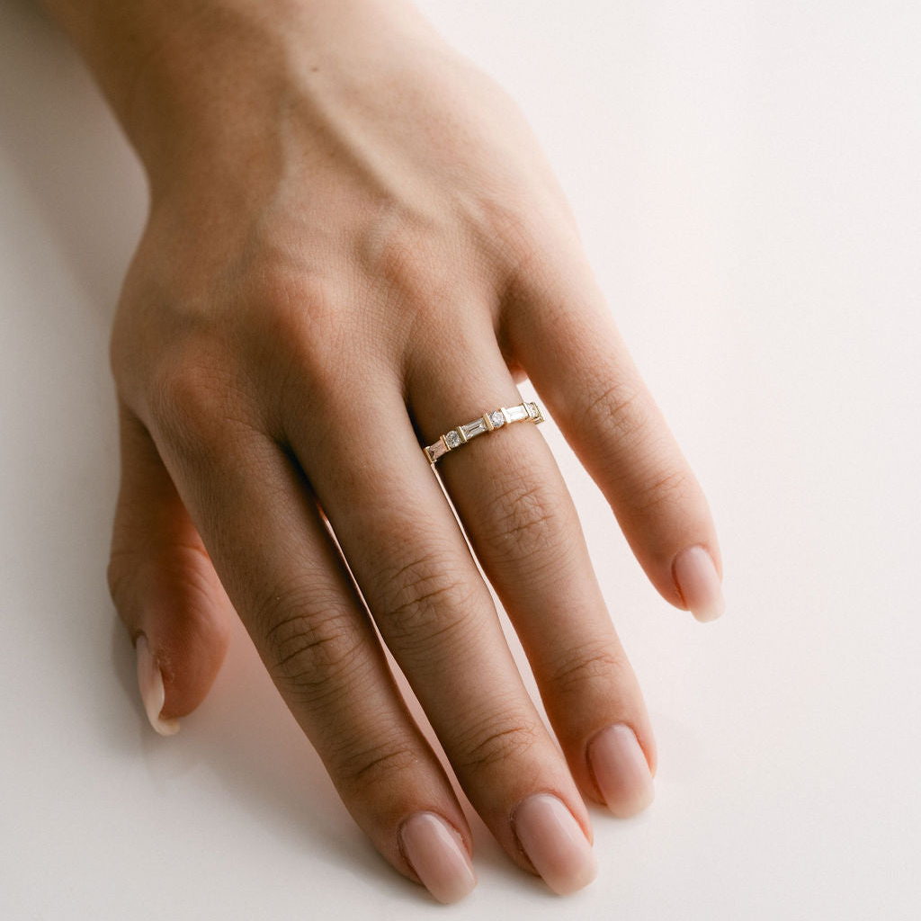 Baguette Cut & Round Brilliant Diamond Alternating Bar Band