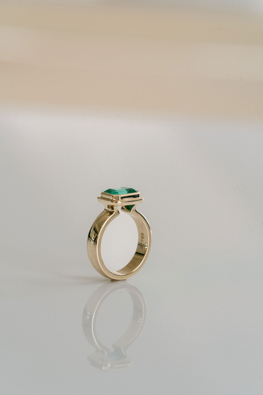 Cavalier Fine Jewelry - Emerald Cut Colombian Emerald Retro Bezel Ring, 14k Yellow Gold