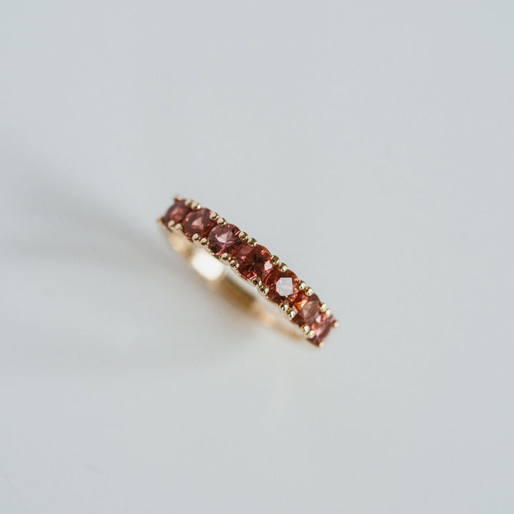 Round Orange Sapphire Dahlia Band - 3.5mm