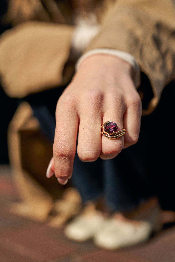 Oval Sapphire Drift Ring