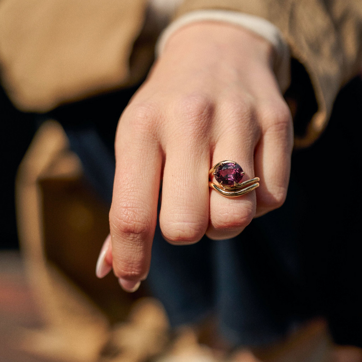 Oval Sapphire Drift Ring