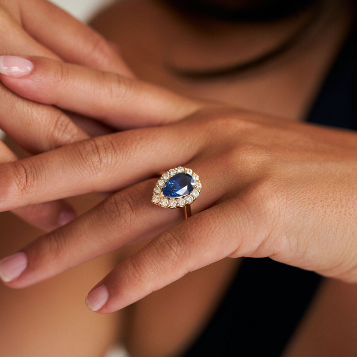 Pear Shape Blue Sapphire with Scalloped Diamond Halo