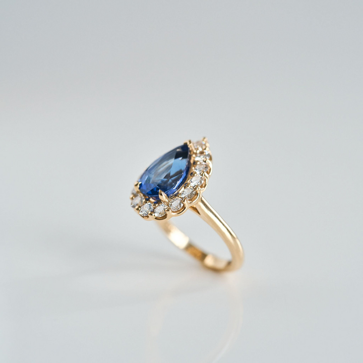 Pear Shape Blue Sapphire with Scalloped Diamond Halo