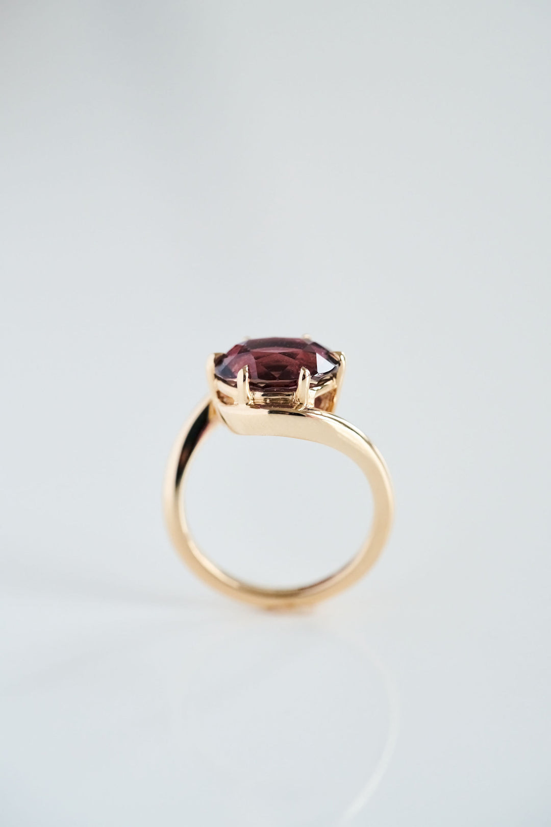 Oval Sapphire Drift Ring