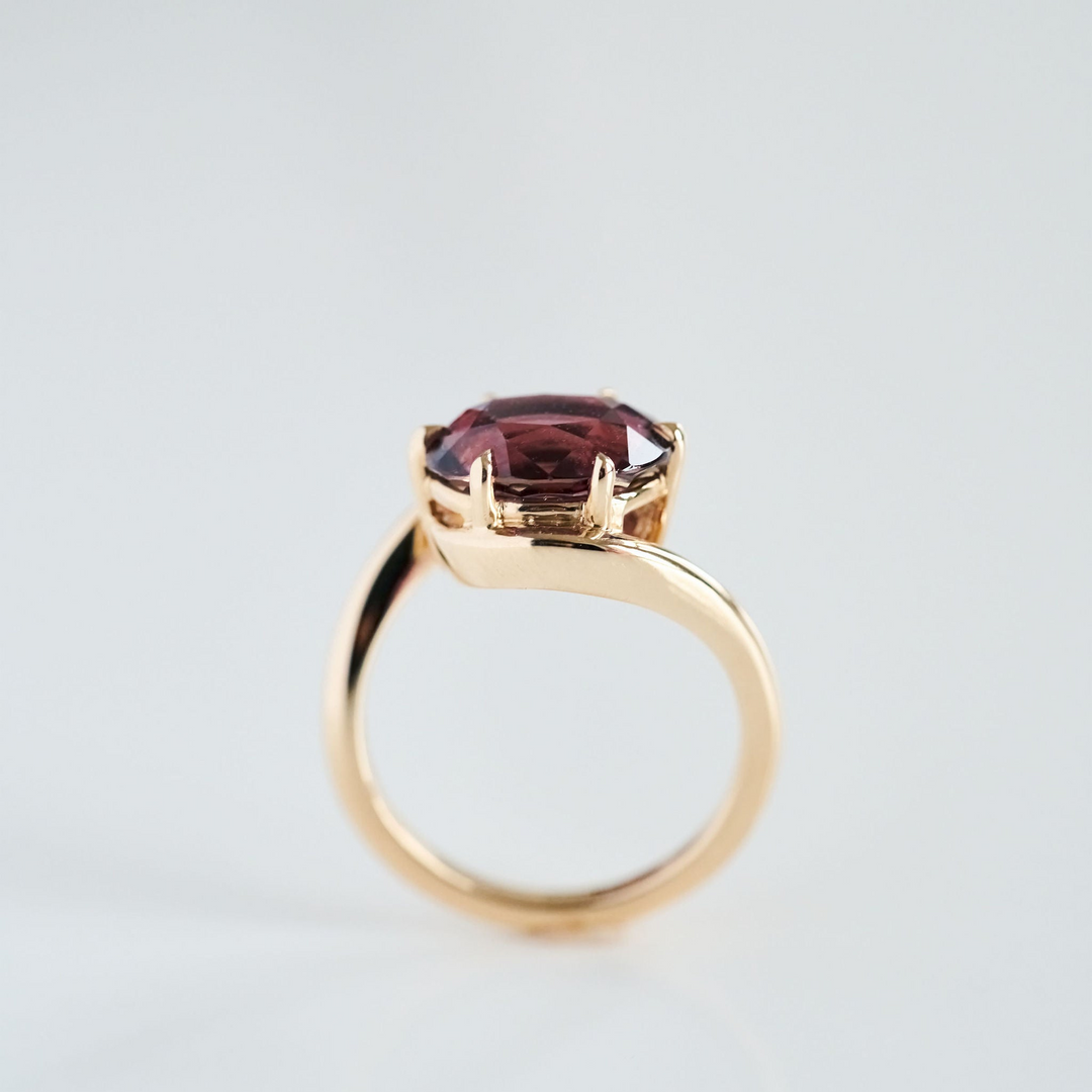 Oval Sapphire Drift Ring