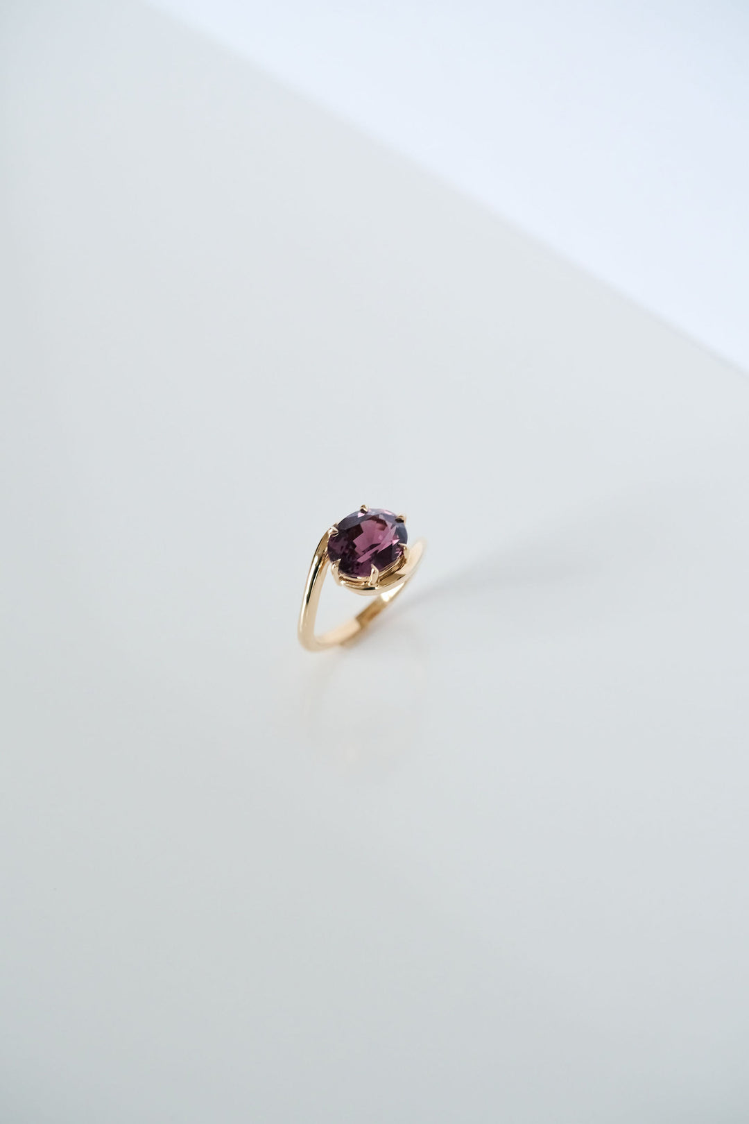 Oval Sapphire Drift Ring
