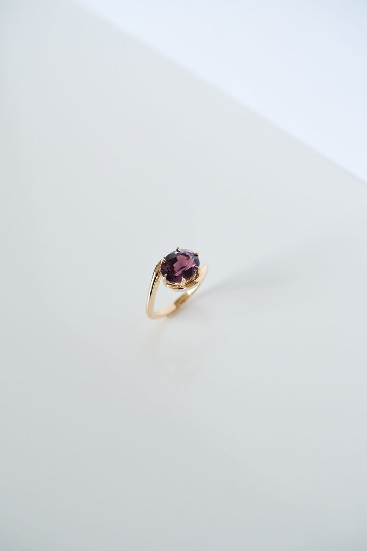 Oval Sapphire Drift Ring