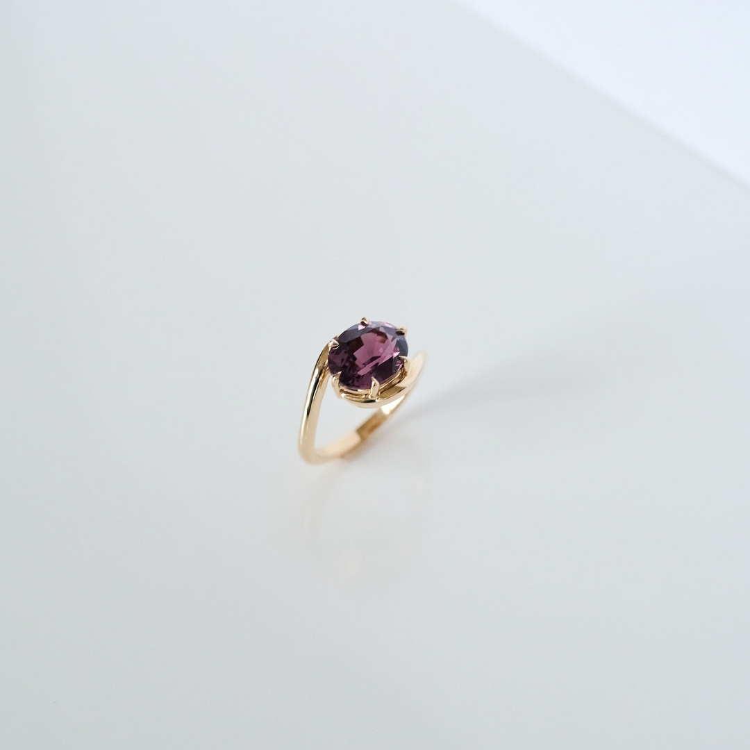 Oval Sapphire Drift Ring