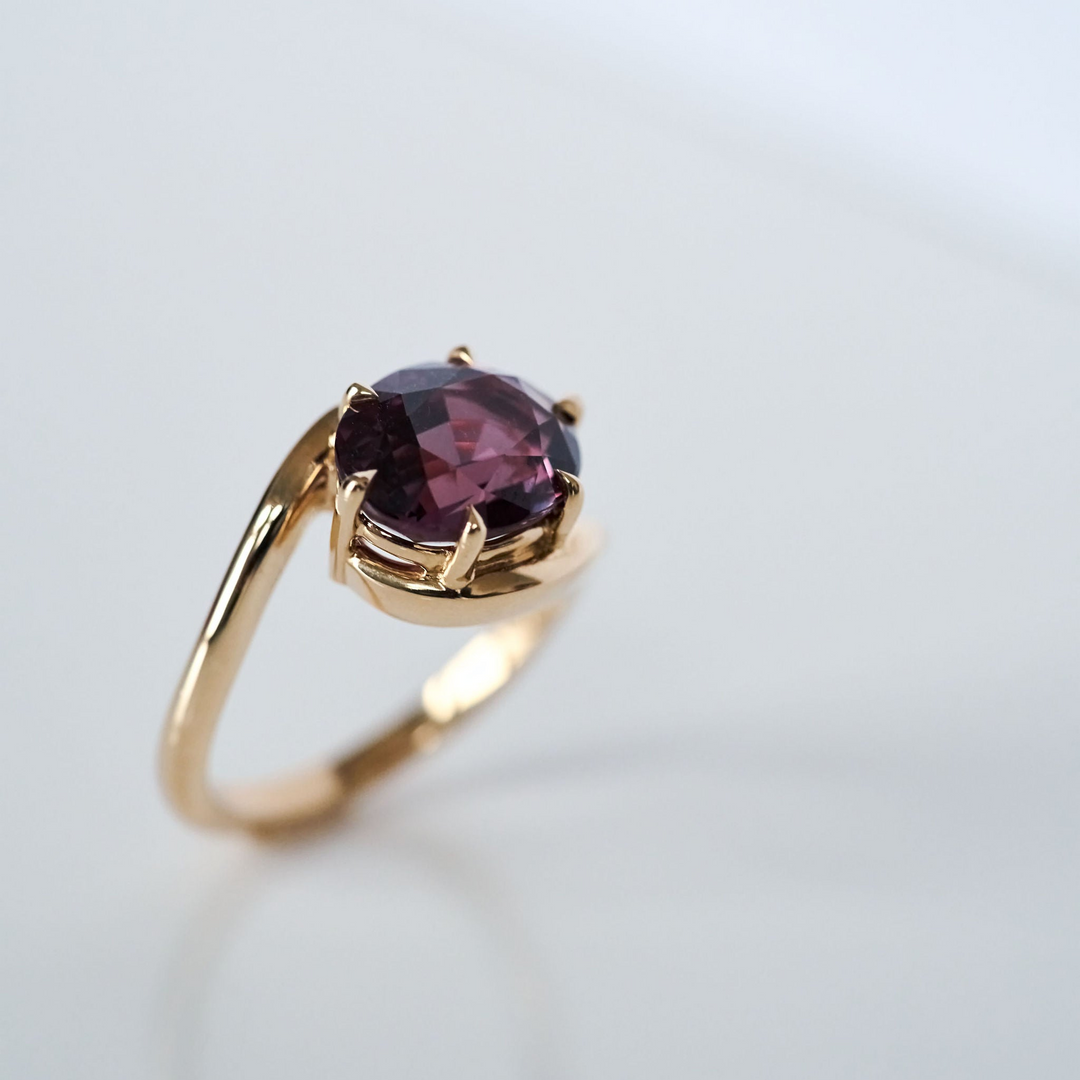 Oval Sapphire Drift Ring