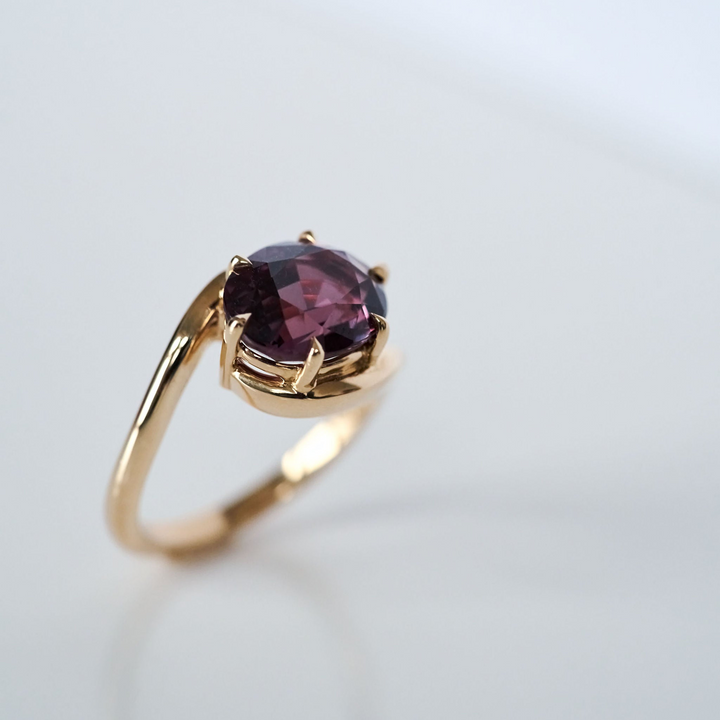 Oval Sapphire Drift Ring