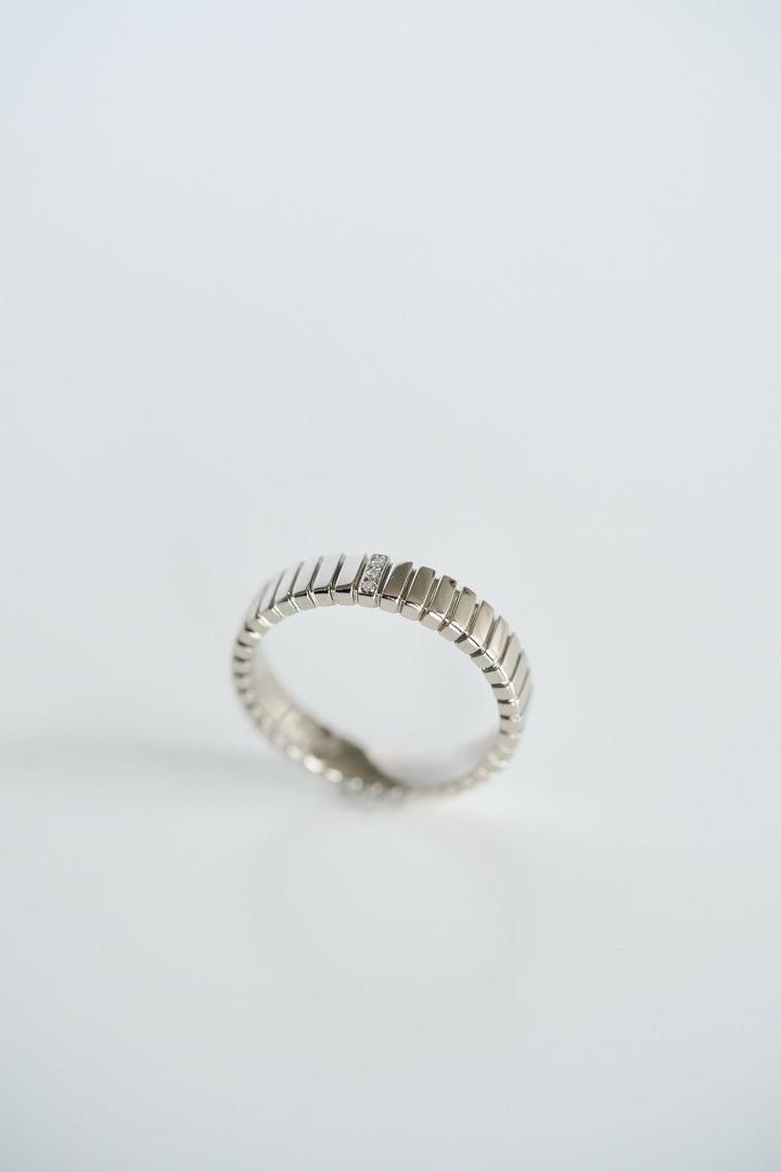 Diamond Fluted Band