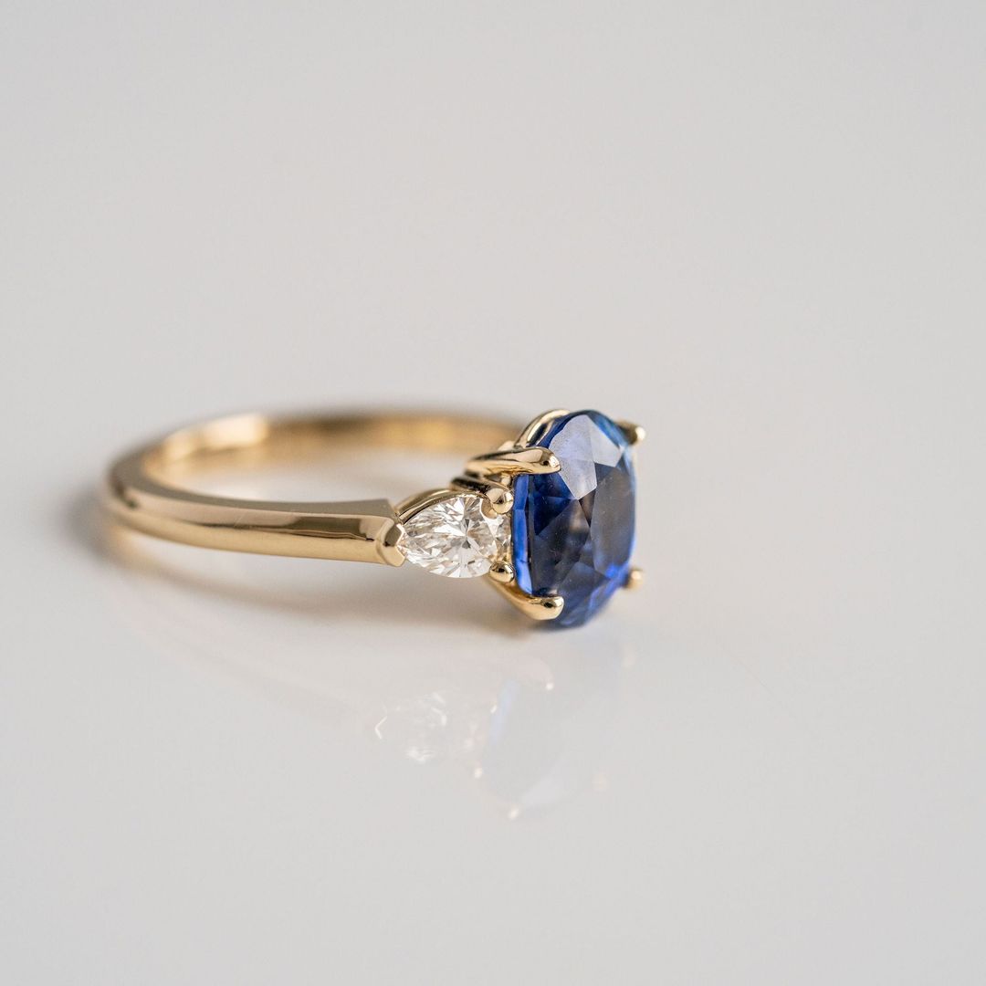 Oval Blue Sapphire With Pear Shape Diamond Accents