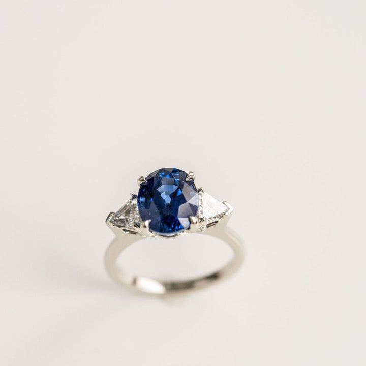Oval Blue Sapphire With Shield Shape Diamond Accents