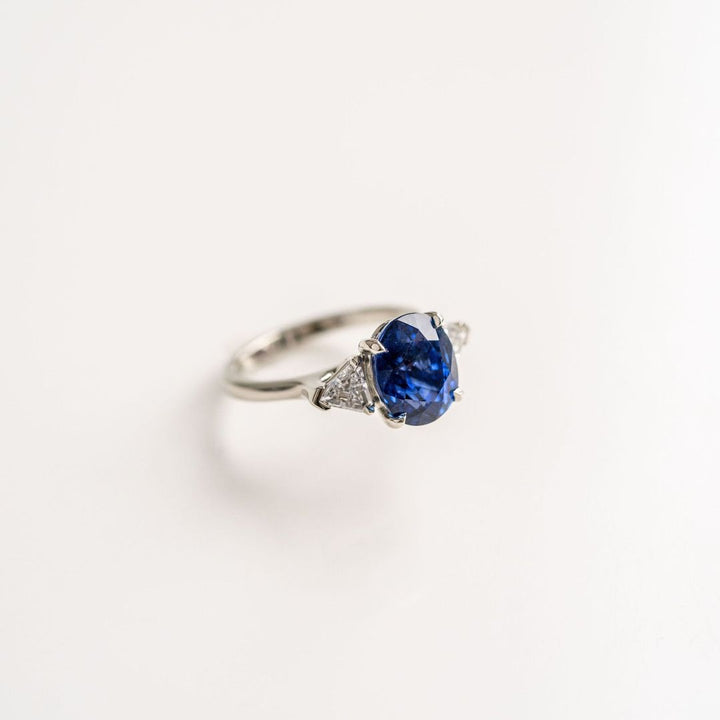 Oval Blue Sapphire With Shield Shape Diamond Accents