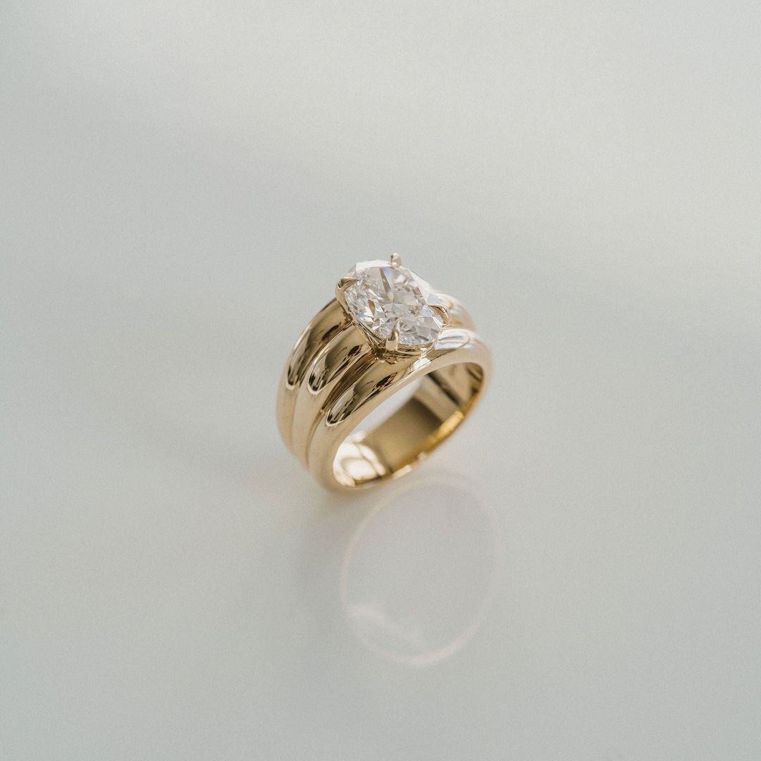 Oval Diamond Aria Ring