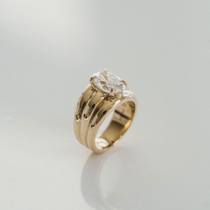 Oval Diamond Aria Ring
